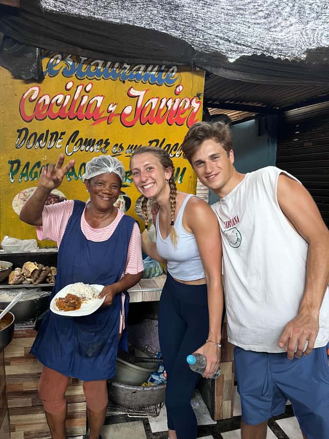 CARTAGENA: BIKE RIDE WITH LUNCH AT BOURDAIN'S FAVORITE SPOT - Bazurto Market Lunch: The Main Event