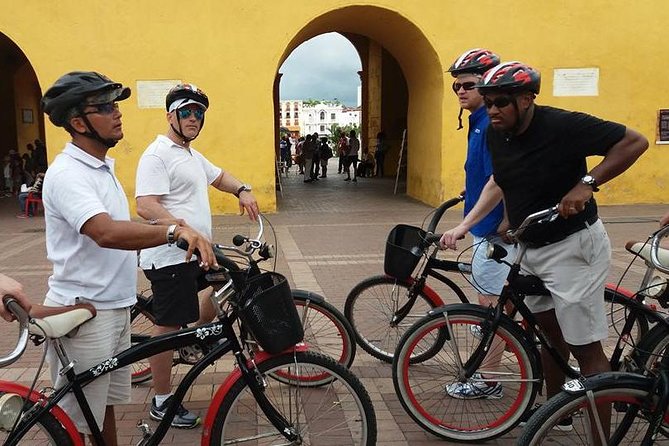 Cartagena Bike Tour - The ride itself: colonial streets, walls, parks, and plazas
