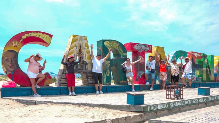 Cartagena: BILINGUAL CITY TOUR San Felipe Castle & Old city - Bocagrande, Laguito, and Castillo Grande, plus bay views that make photos easy