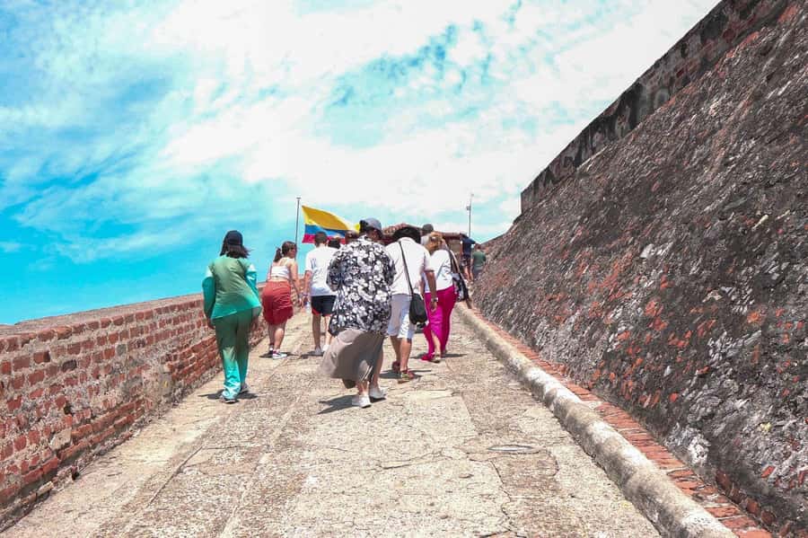 Cartagena: BILINGUAL CITY TOUR San Felipe Castle & Old city - San Felipe Castle of Barajas, optional entry, and what the fortress gives you