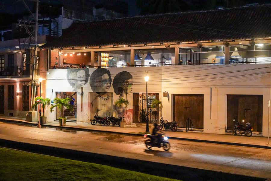 Cartagena: Boutique Rum and Chocolate Tasting at Lunático - Chocolate pairings that actually change what you taste