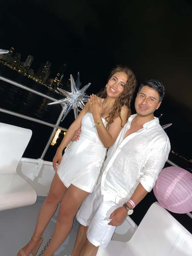 Cartagena: Buffet & party night,cocktails sailing in the bay - BocaGrande: the best city-light payoff and a built-in photo moment
