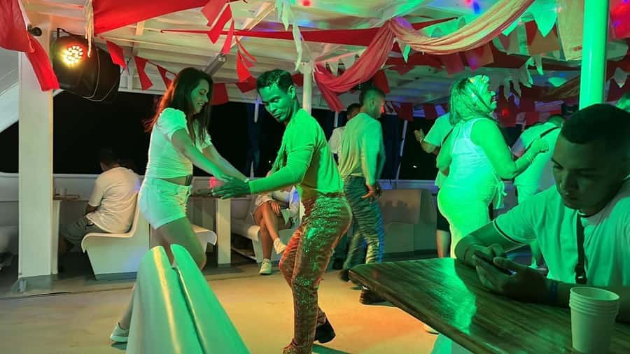 Cartagena: Buffet & party night,cocktails sailing in the bay - How the 3-hour timing works in real life