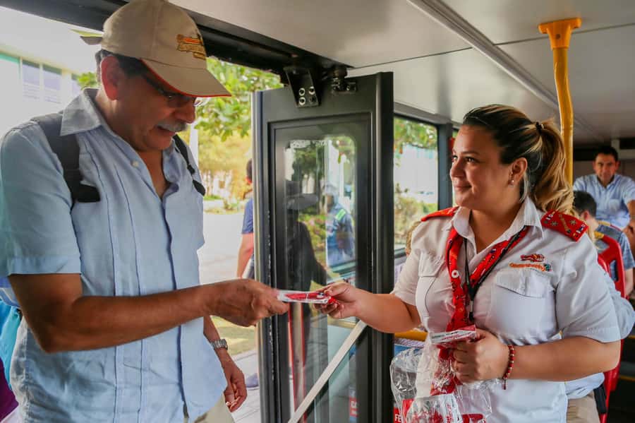 Cartagena: City Sightseeing Hop-On Hop-Off Bus Tour & Extras - Getting Your Bearings: Muelle de la Bodeguita and the 90-Minute Loop