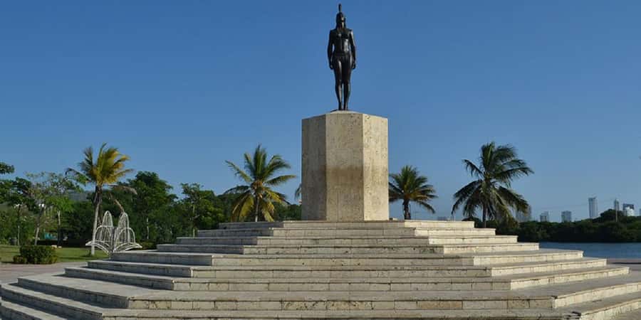 Cartagena: CITY TOUR IN ENGLISH, Old city, Monuments, Castle - First Stop Zone: Bocagrande, Laguito, and Castillogrande Views