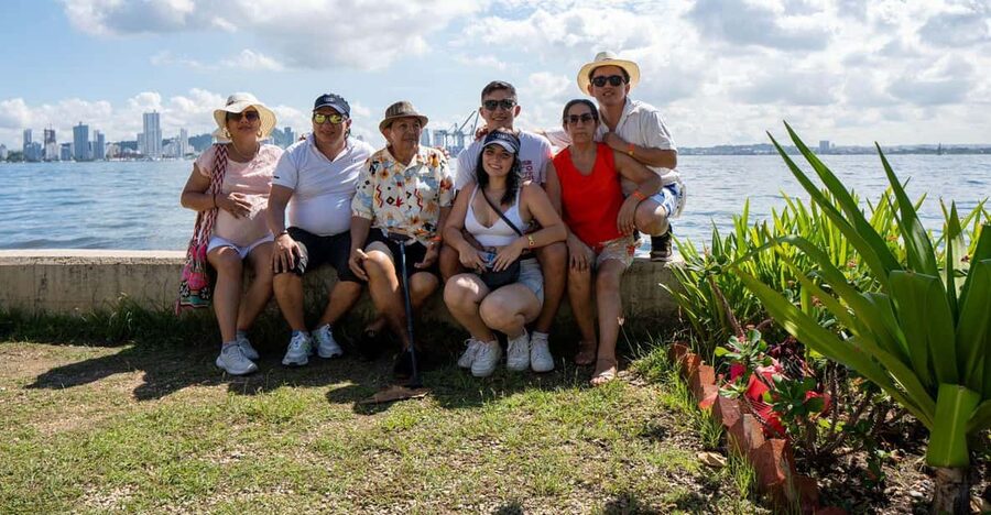 Cartagena: CITY TOUR IN ENGLISH, Old city, Monuments, Castle - Zapatos Viejos and Letras de Cartagena: The City’s Signature Symbols