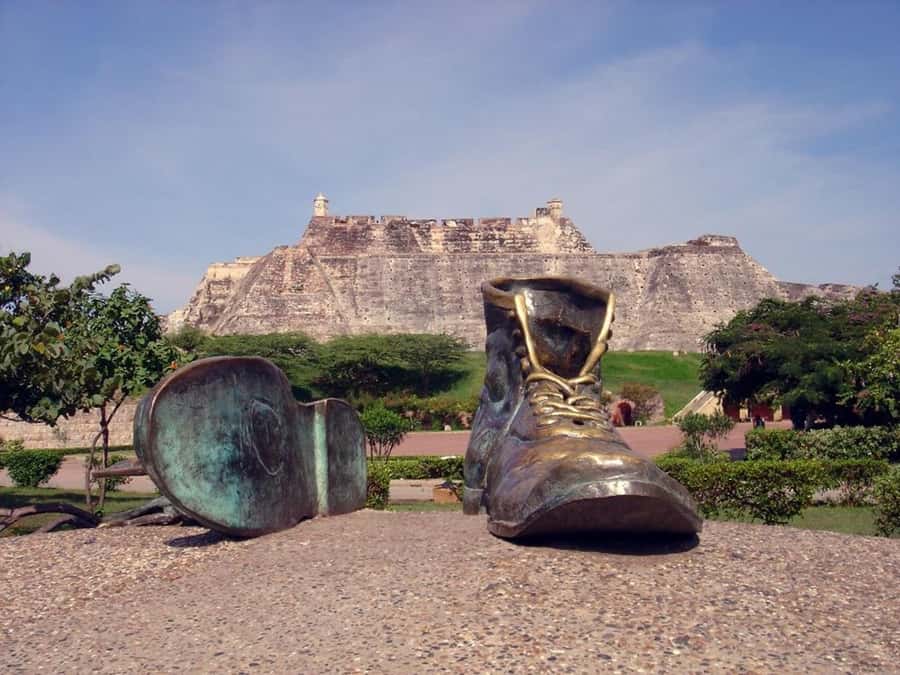 Cartagena: CITY TOUR OVERVIEW of the city Boots castle chiva - Castillo de San Felipe viewpoints: seeing the fort without paying for the inside