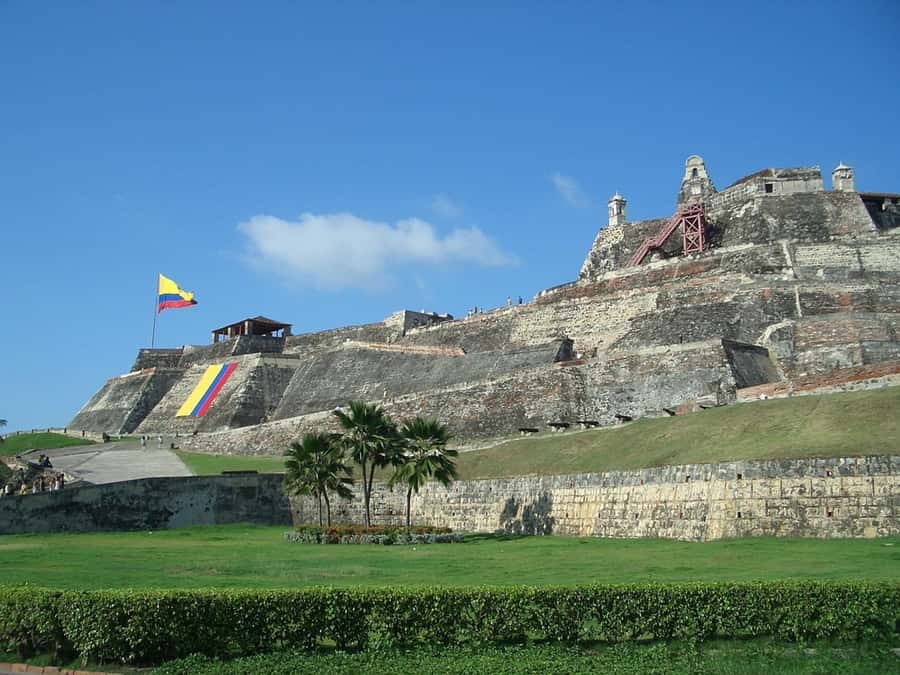 Cartagena: CITY TOUR OVERVIEW of the city Boots castle chiva - Break at Las Botas Viejas: a pause you will appreciate