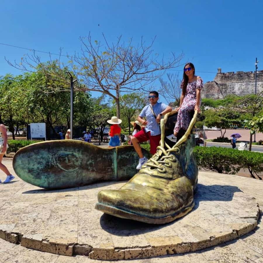 Cartagena: CITY TOUR OVERVIEW of the city Boots castle chiva - Price and value: why $11 can work, and when it does not