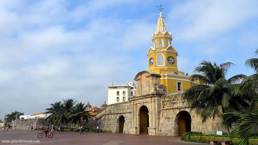 Cartagena: CITY TOUR OVERVIEW of the city Boots castle chiva - Morning or afternoon Chiva: when to schedule your 4 hours