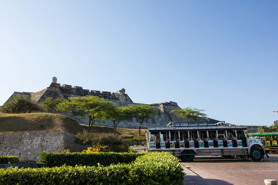 Cartagena City Tour with San Felipe Castle & Old Town Walk - Plaza de la Aduana: trade, trauma, and a needed stop