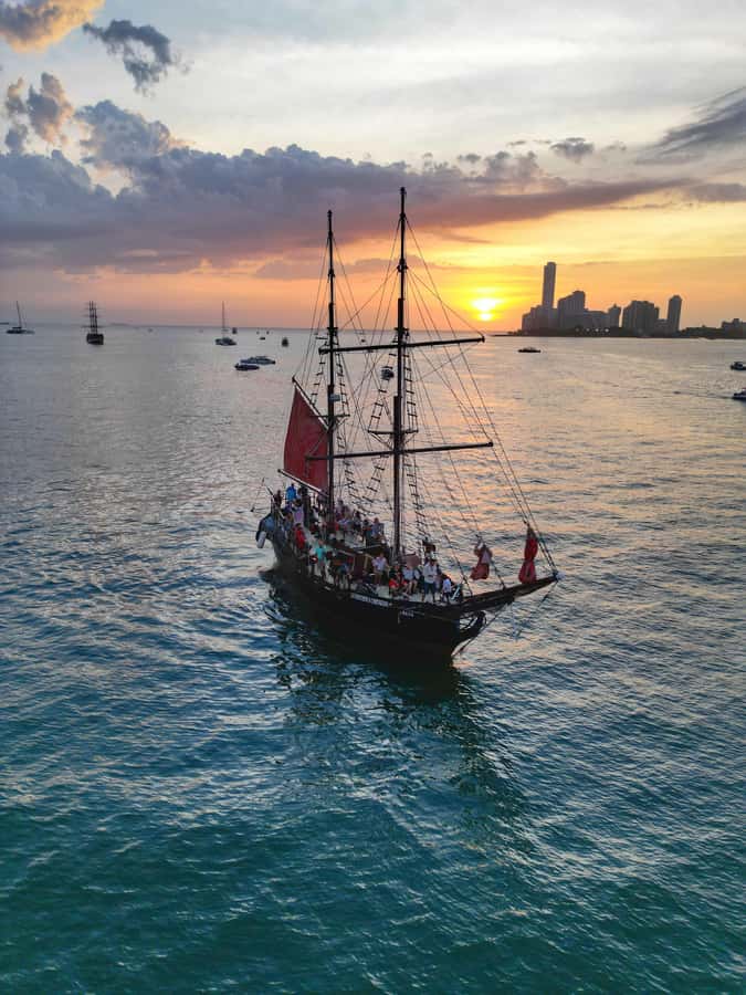 Cartagena, CO: Sunset Skyline Pirate Boat Tour with Drinks - Should you book this pirate sunset skyline cruise?