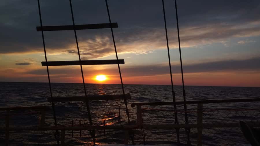 Cartagena, CO: Sunset Skyline Pirate Boat Tour with Drinks - Unlimited pirate drinks that actually stay flowing