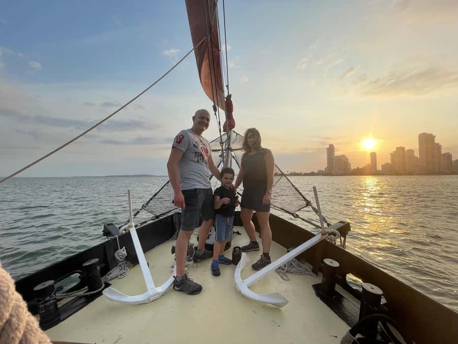 Cartagena, CO: Sunset Skyline Pirate Boat Tour with Drinks - Practical tips so your evening runs smooth