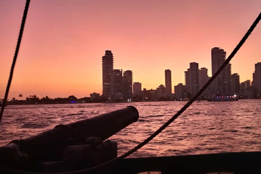 Cartagena, CO: Sunset Skyline Pirate Boat Tour with Drinks - Pegasus Pier to your first skyline frames