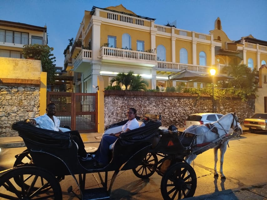 Cartagena: COLLONIAL HORSE DRAWN CARRIAGE by THE OLD CITY - How the 20 to 60 Minute Ride Feels in Real Life
