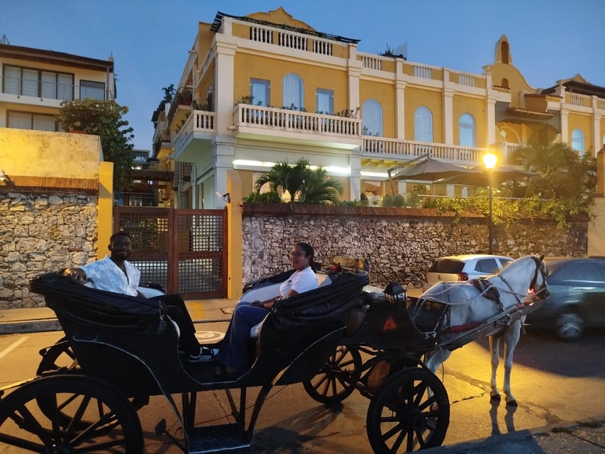 Cartagena: COLLONIAL HORSE DRAWN CARRIAGE by THE OLD CITY - Stop 3: Parque de Bolívar for History You Can Actually See