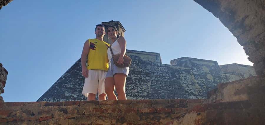 Cartagena: Complete Tour "San Felipe Castle, Popa and Getsemaní". - Riding the city streets: photo stop and views on the way