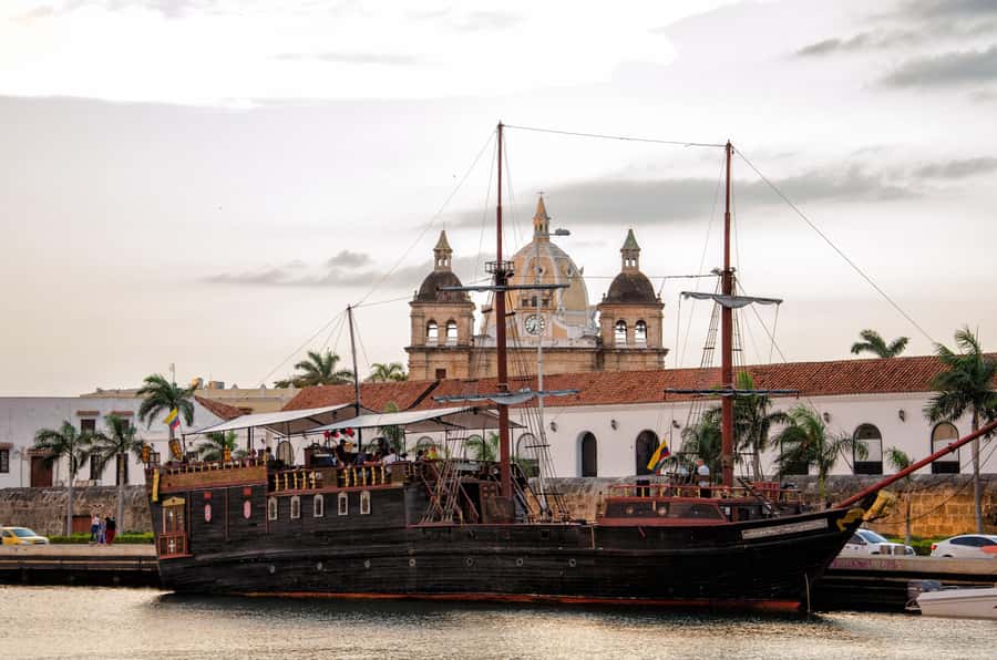 Cartagena: Complete Tour "San Felipe Castle, Popa and Getsemaní". - Colonial squares and Getsemaní streets, what you actually cover