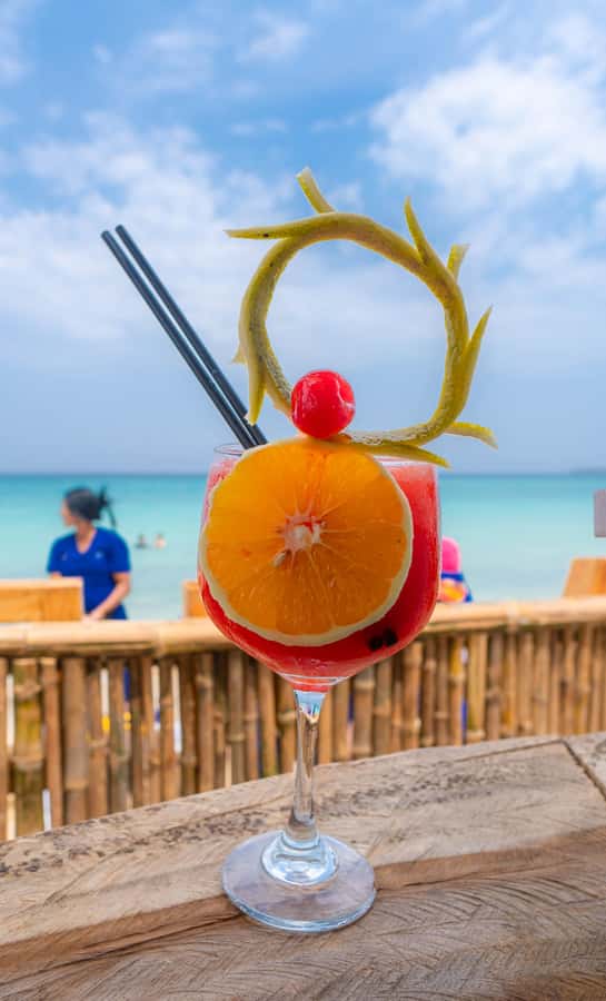 Cartagena: Day Trip Aviary and enjoy Playa Blanca by bus - Playa Blanca in Barú: turquoise water, white sand, and a public-beach atmosphere