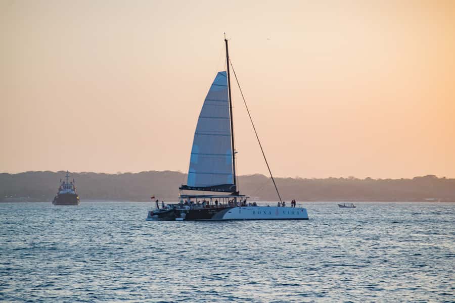 Cartagena de Indias: 2-Hour Sunset Cruise - Getting to the boat fast: Bodeguita Dock, Door #1, 4:30 PM check-in