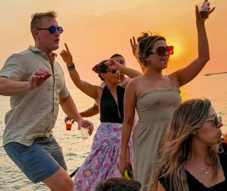Cartagena de Indias: Sunset Cruise Open Bar with Dance Show - Open bar on Cartagena Bay: cocktails, rum and brandy, and a DJ soundtrack