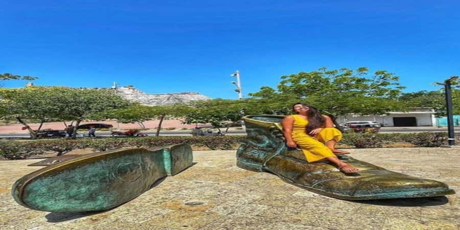 Cartagena: Explore with a city tour aboard a typical "chiva". - Who should book this Cartagena chiva tour