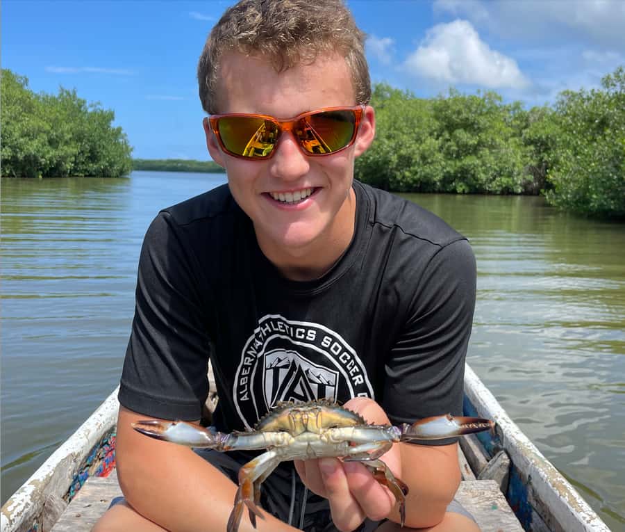 Cartagena Fishing, Crabbing, Birdwatching Experience + Lunch - Lunch by the Beach: Fish, Chicken, and Real Local Sides