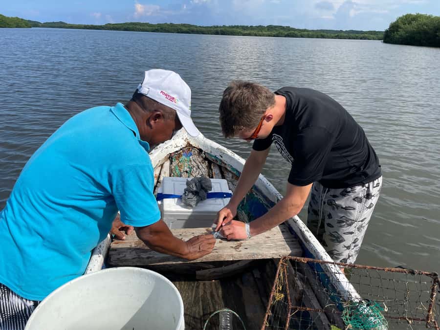 Cartagena Fishing, Crabbing, Birdwatching Experience + Lunch - Should You Book This Cartagena Crabbing and Birdwatching Tour?