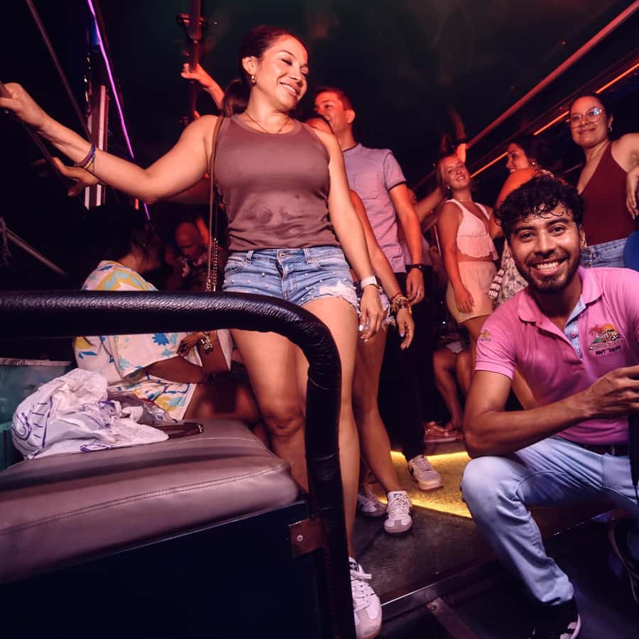 Cartagena: Funny PartyBus with dance floor and good music! - Key Points at a Glance