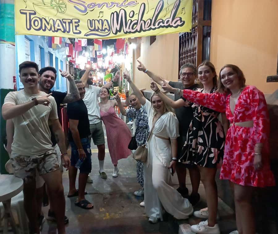 Cartagena: Historic Center and Getsemaní Shared Walking Tour - Plaza de la Aduana and Cartagena’s “commerce buildings” moment
