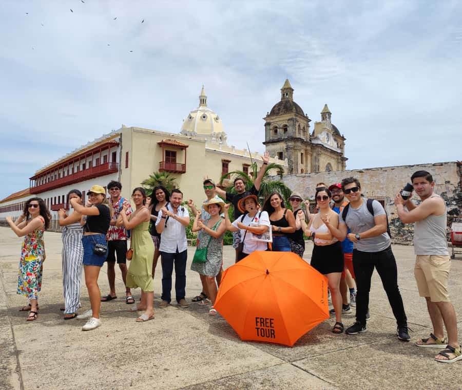 Cartagena: Historic Center and Getsemaní Shared Walking Tour - San Ignacio Bastion and the Bay of Souls: pirates, defense, and strategy