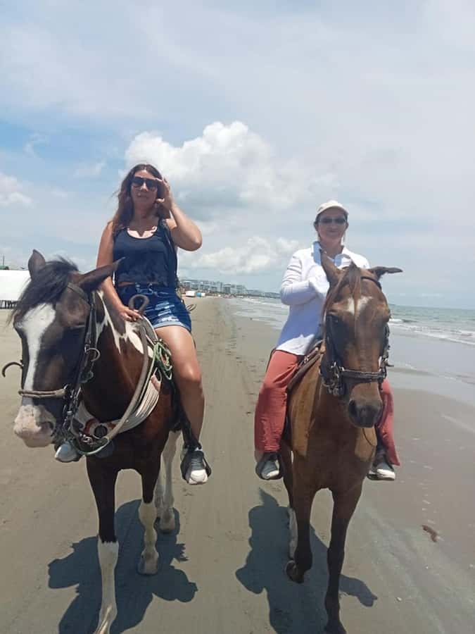 Cartagena: Horse Riding on the Beach with Photos and Lunch - Price and logistics: why $33 can work, and when it might not