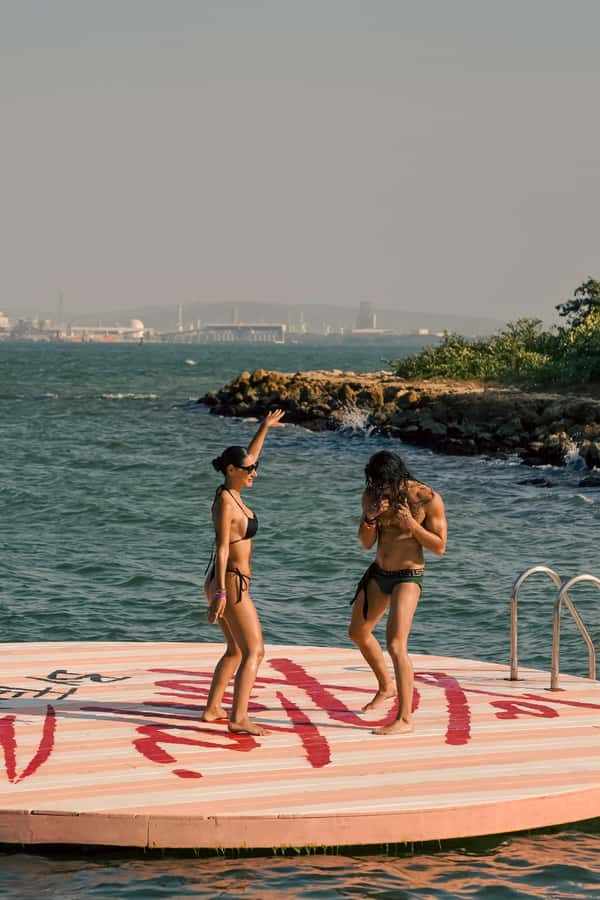 Cartagena: La Punta Beach Club Day Pass (Lunch included) - From Muelle de la Bodeguita to Tierra Bomba, the simple start