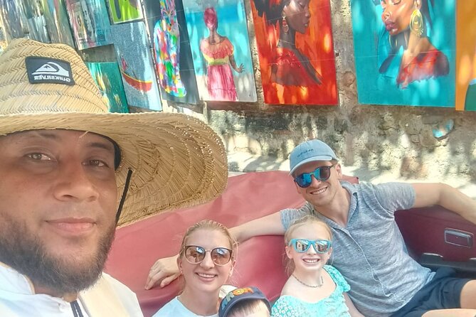 Cartagena Luxury Classic Car Tour + Bilingual Historian Guide - Getsemaní and Plaza Santo Domingo: food, balconies, and street life