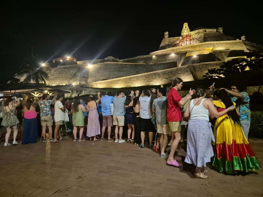 Cartagena: Night party in authentic Colombian chiva with entertainer - Getsemaní Disco or Back to Your Meeting Point: Two Ways to End the Night