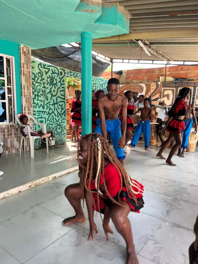 Cartagena: Palenque´s tour, dance show, lunch, pick-Up inclu - Casa del instrumento (paito) dance show, learning through rhythm