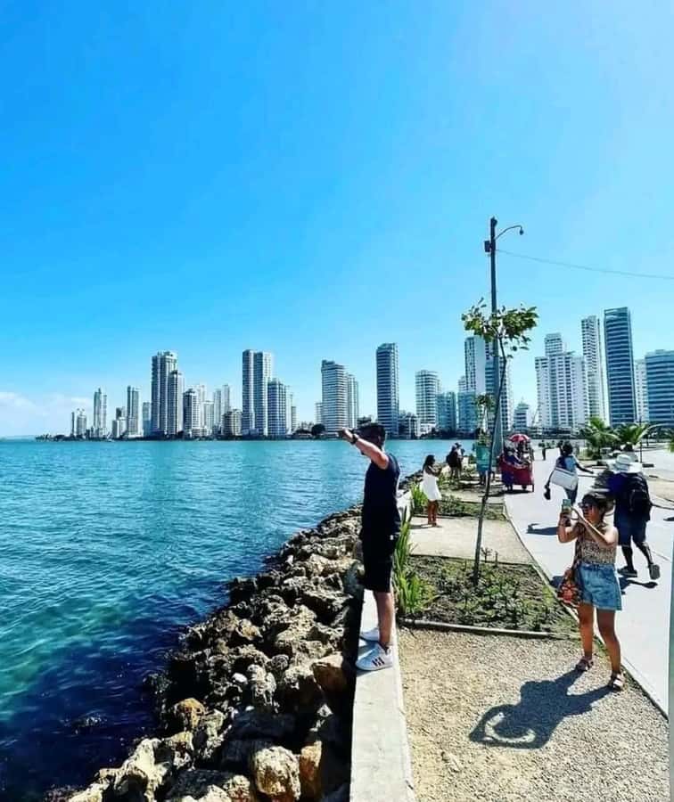 Cartagena: Panoramic City Tour, Monuments, Walls, Castle - Guides and pacing: what repeatedly makes the tour feel worth it