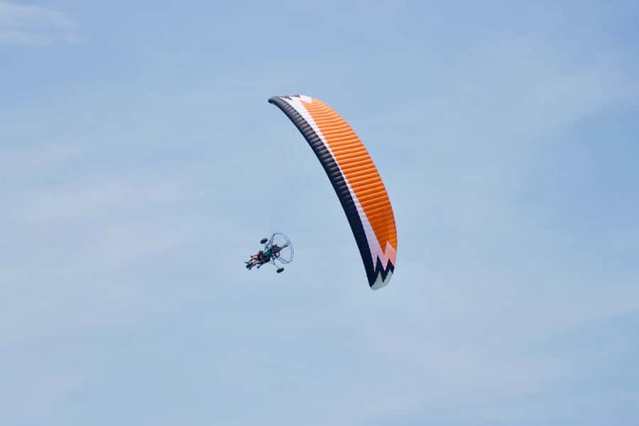 Cartagena: Paratriking Flight from the Beach - Safety First, and Why the Pilot Matters
