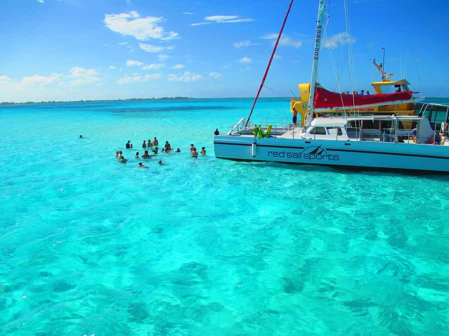 Cartagena: Party Boat to Cholon Beach with 2 Drinks & Lunch - Getting to the beach: coach time, quick Cartagena break