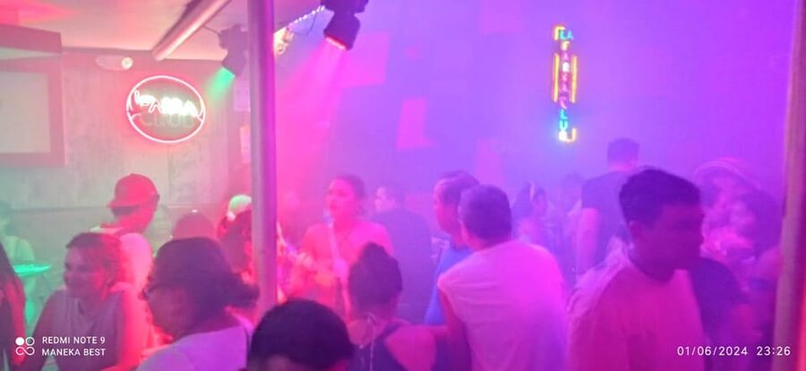 Cartagena: Party on a typical bus crossing the city - Who should book this Cartagena party bus tour