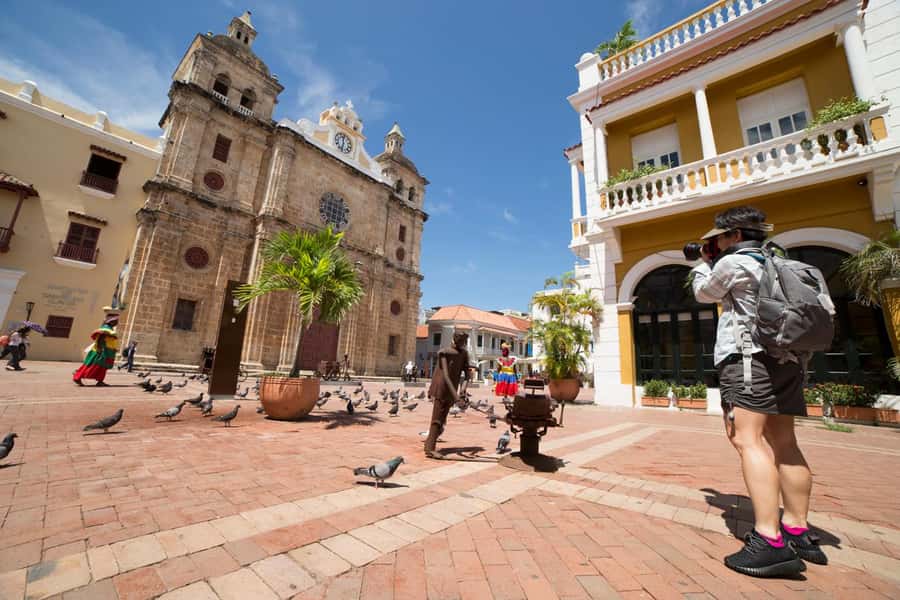 Cartagena: Photography Workshop Tour - Plaza de Bolívar sets the tone (and saves you time)