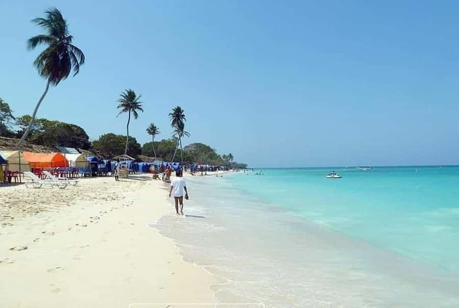 Cartagena: Playa Blanca BARU by speedboat with lunch - Practical beach-day tips that match the tour rules