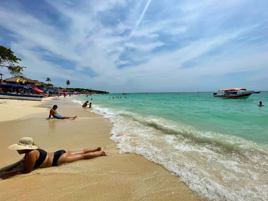 Cartagena: Playa Tranquila Day Trip with Lunch by boat - Why Playa Tranquila on Isla Baru feels like a real break