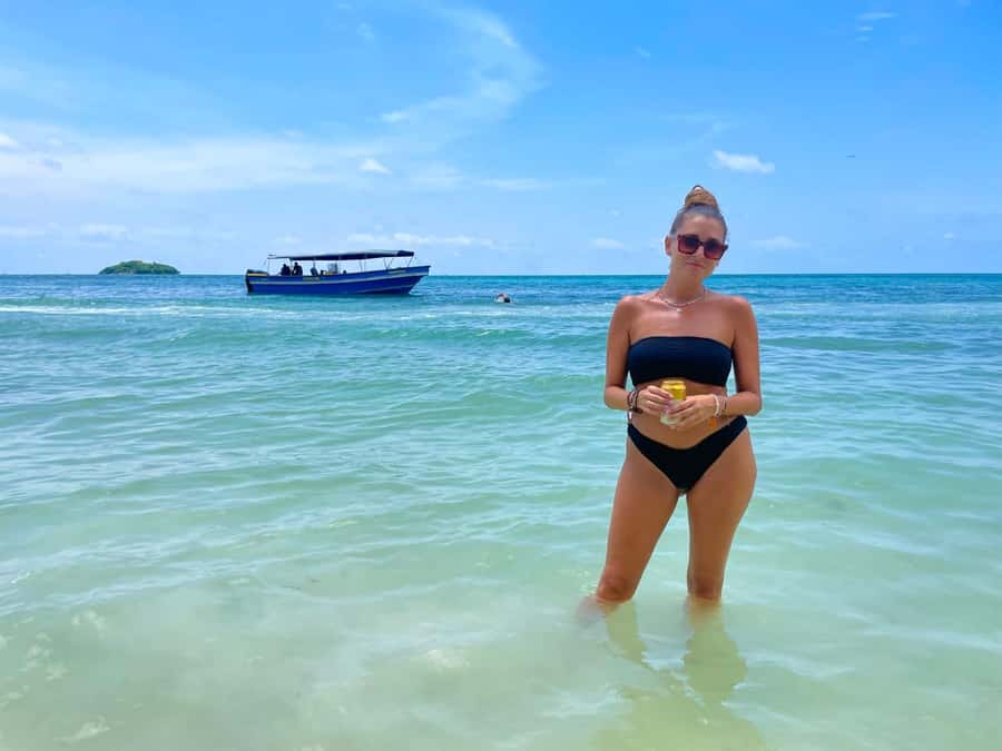 Cartagena: Playa Tranquila Day Trip with Lunch by boat - Getting to the pier: pickup zones and the Muelle de la Bodeguita meeting point