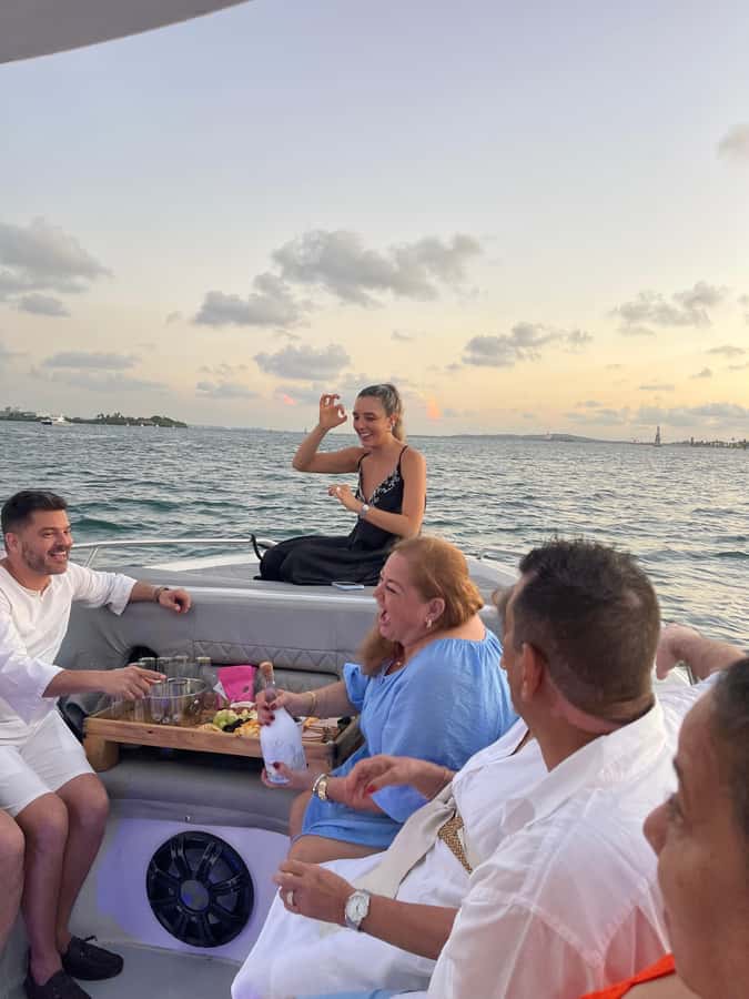 Cartagena: Private Sunset and Night Boat Tour - Manga Bay and San Felipe Castle: seeing the fortress from the waterline