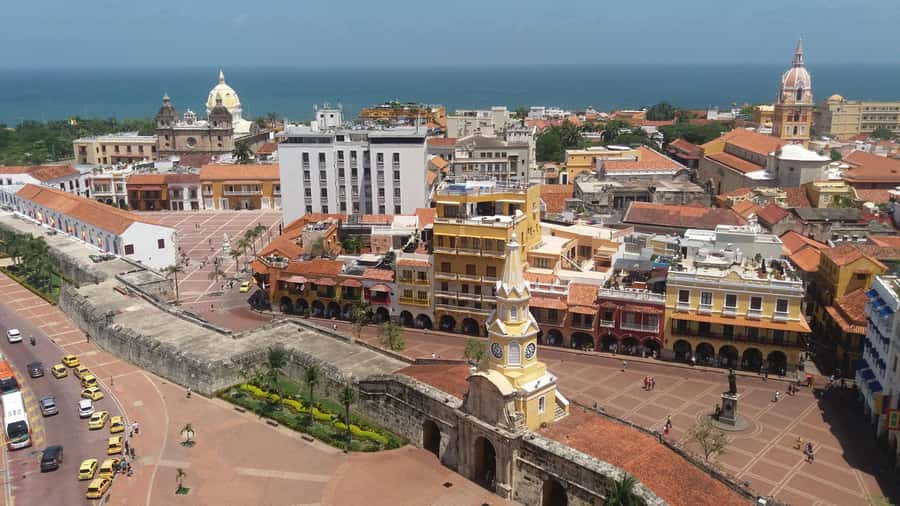 Cartagena: Private Walking Tour with German or Italian Guide - Starting at Torre del Reloj, and why it sets the tone