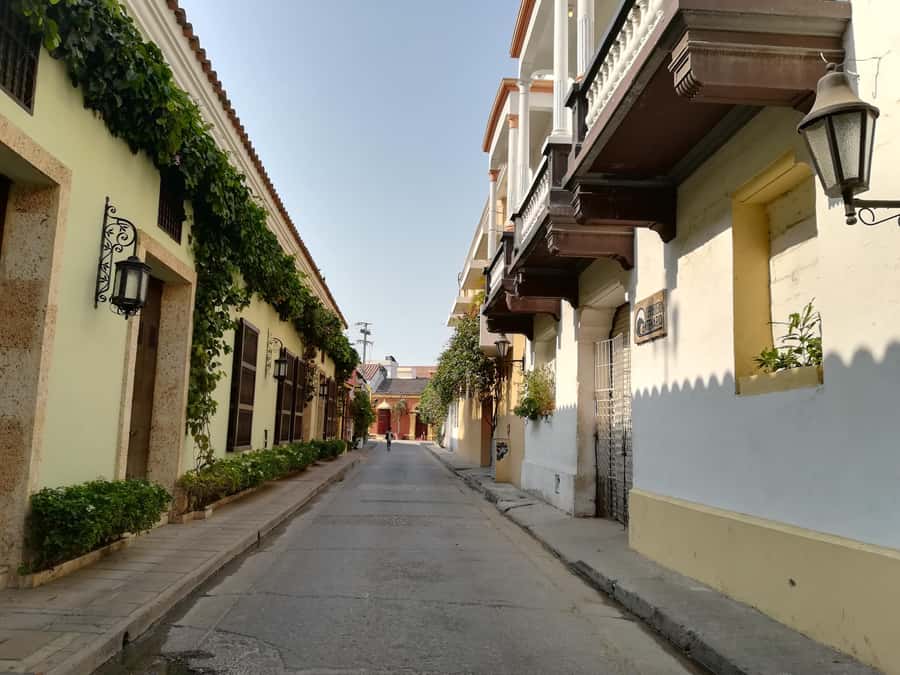 Cartagena: Private Walking Tour with German or Italian Guide - Plaza de Bolívar, Plaza de la Proclamación, and Plaza de la Aduana