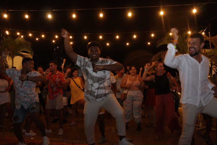 Cartagena: Pub Crawl with Dancing Lessons and Free Shots - Mirador Gastro Bar and Taboo: how the night ramps up