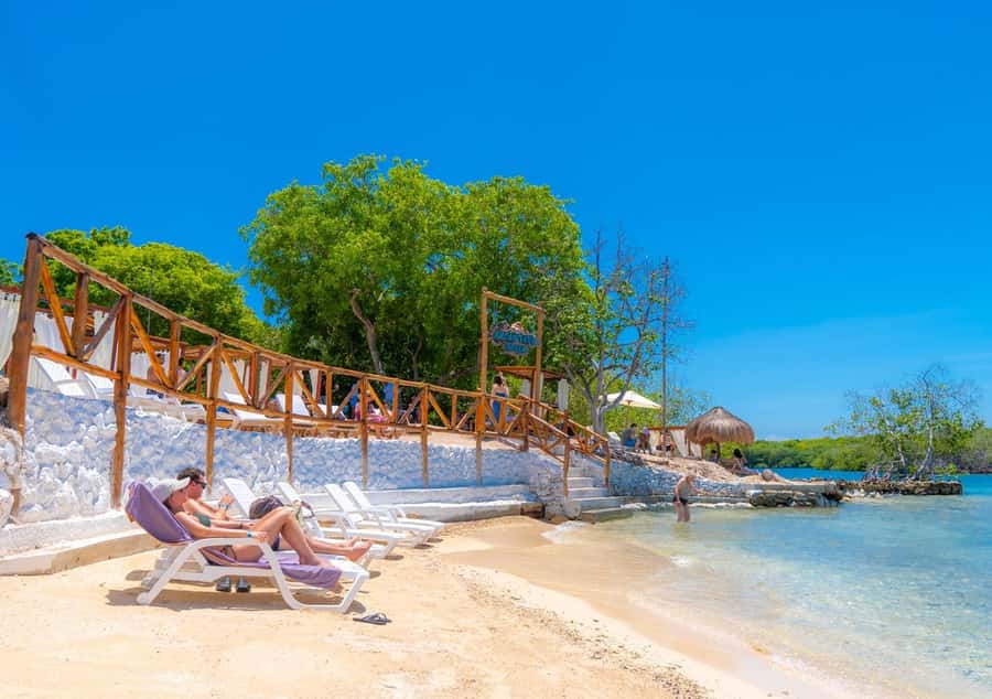 Cartagena: Rosario Islands Day Tour with Snorkel & Lunch - Speedboat reality check: wet, bumpy, and quick